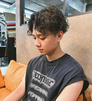 パーマ メンズ jyui/原宿 ハイトーン/デザインのヘアスタイル