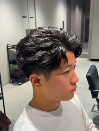 ショート カラー パーマ メンズ 【シャドウパーマ センターパート】義心のヘアスタイル