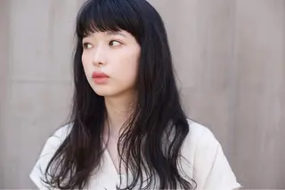 セミロング コバヤシ リョウのヘアスタイル