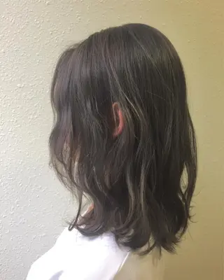 ミディアム カラー クボキ サヤのヘアスタイル