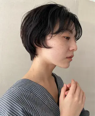 ショート レイヤー🌟艶カラー 🕊まやのヘアスタイル