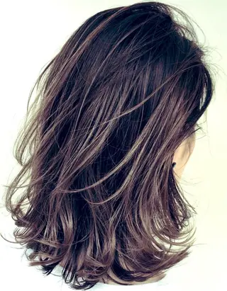 セミロング カラー へんみ みかのヘアスタイル