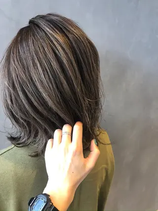 ミディアム カラー 長谷川 沙紀のヘアスタイル