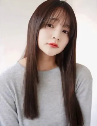 ロング 白井 音羽のヘアスタイル