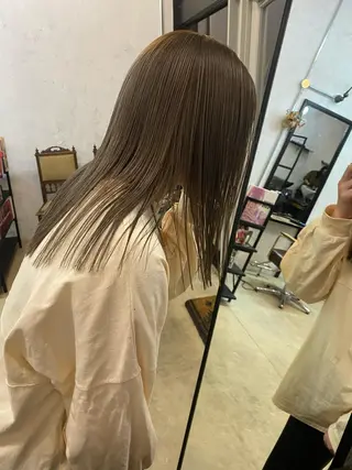 カラー イタヤ マイカのヘアスタイル