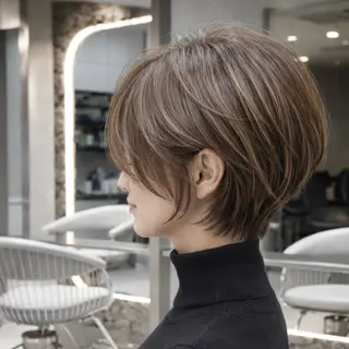 ショート カラー 《髪質改善✖️レイヤ ー🩶》ナオヤのヘアスタイル