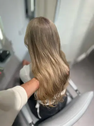 カラー unique 松原吹季のヘアスタイル