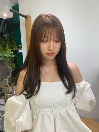 カラー なのは\透け感カラー \レイヤーカットのヘアスタイル