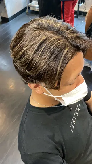 ショート カラー デザインカラー⭐️ Yamauchiのヘアスタイル