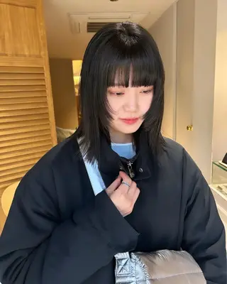 ミディアム カラー yiye shioriのヘアスタイル