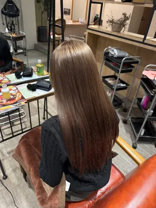 ロング カラー 岡田 真弥のヘアスタイル