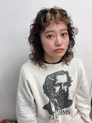 ミディアム パーマ 💓パーマ，💗 レイヤーカットのヘアスタイル