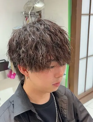 パーマ メンズ 塩崎 絢世のヘアスタイル