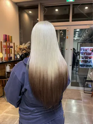 ロング ハイトーンカラ ー/小川のヘアスタイル