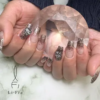 カラー lifra AMIのネイルデザイン