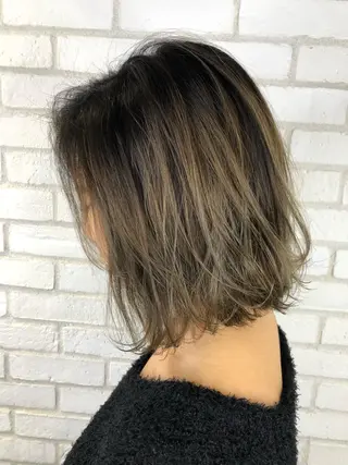 ミディアム カラー 小島 侑衣のヘアスタイル