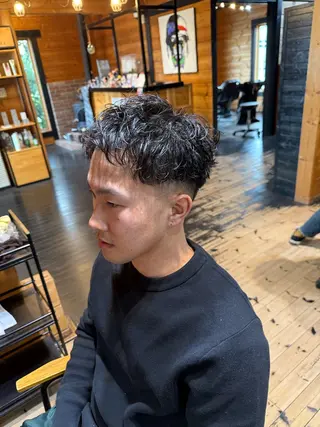 ショート パーマ メンズ 古賀 雄大のヘアスタイル