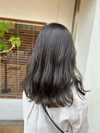 セミロング カラー putri 川邉 優花のヘアスタイル