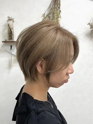 ショート issy/ハイライト ハイトーン／レイヤーのヘアスタイル