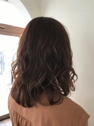 ミディアム カラー パーマ いけだ　ひかり ハイライトくびれヘアのヘアスタイル