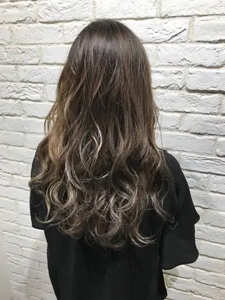 ロング カラー UMEDA FIGAROのヘアスタイル