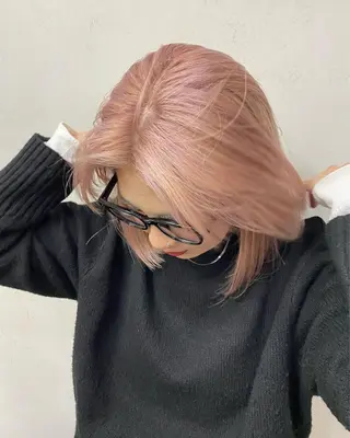 ショート カラー 内海 凜香のヘアスタイル