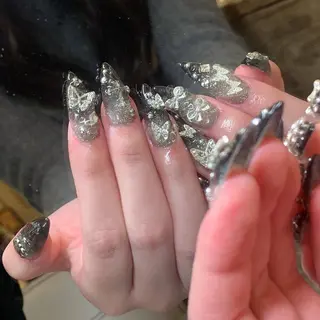 ネイル さゆり￤推しキャラ ￤ロングネイル🩷のネイルデザイン