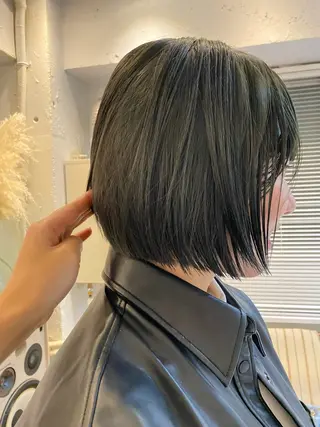 ショート カラー AKIHO 暖色カラーのヘアスタイル