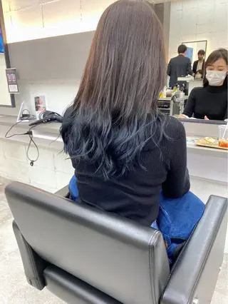 ロング カラー ヘアアレンジ 韓国🇰🇷レイヤー カットオリーブカラーのヘアスタイル