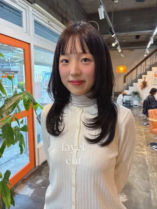 セミロング shiho/レイヤー /透明感カラーのヘアスタイル