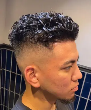 ショート 新宿スキンフェード 佐藤京介のヘアスタイル