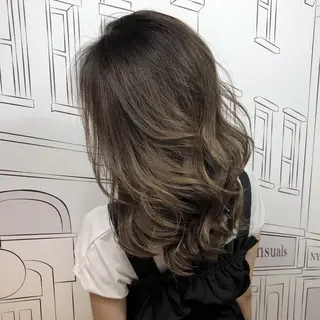 ミディアム カラー TOMOKA 艶髪/透明感カラーのヘアスタイル