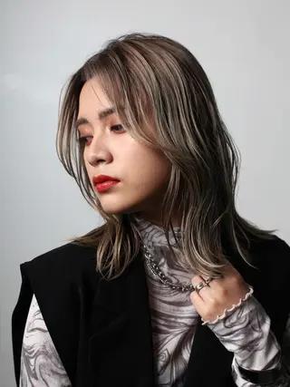 ミディアム 阪口 依美奈のヘアスタイル