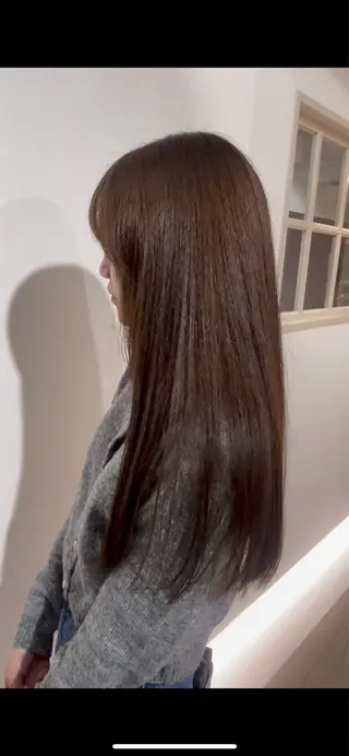 カラー ニトウ レイナのヘアスタイル