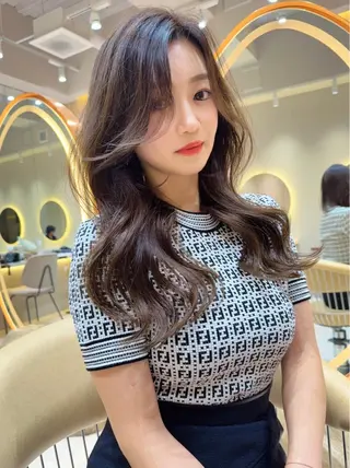 セミロング カラー 縮毛矯正✨🫧 レイヤー川村利幸のヘアスタイル