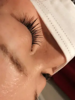 マツエク・マツパ UMEDA FIGAROのヘアスタイル