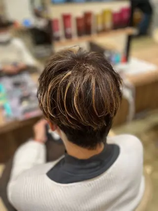 ショート カラー 岩橋 華織のヘアスタイル