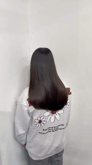 乾かしただけでこの仕上がり
指を通した瞬間にわかる
サラッと軽いのに、しっかりツヤ
毎朝のストレスを減らしたい人に