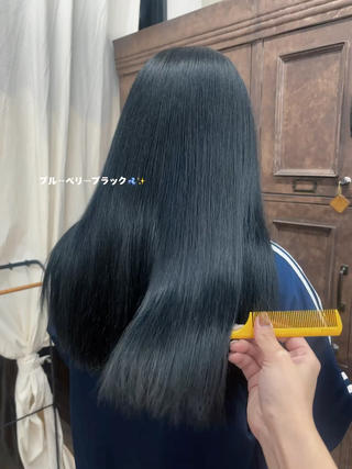 ブリーチベースからのカッコかわいい
ブルーベリーブラック
トリートメントでチュルチュル感も出ちゃいます