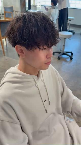 #メンズヘア#メンズパーマ#メンズカット#mensヘア#mensカット#mensパーマ#マッシュ#ウルフ#マッシュウルフ#ダウンパーマ#束感ショート#カルマパーマ#ニュアンスパーマ#無造作ヘア#韓国ヘア#中華ヘア#センターパート#ハンサムショート#ツイストスパイラルパーマ#ニュアンスパーマ#波巻きパーマ#イージーパーマ#サーフカール#シースルーマッシュ#u24#学生#高校生#社会人#校則ok#フェザーショート#フェザーパーマ#シャドウパーマ#クラウドパーマ#卒業式#スポットパーマ#ステムパーマ#癖毛