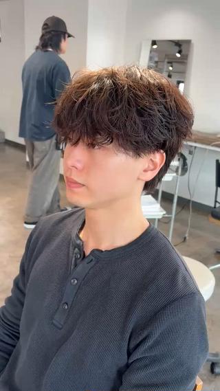 #メンズヘア#メンズパーマ#メンズカット#mensヘア#mensカット#mensパーマ#マッシュ#ウルフ#マッシュウルフ#ダウンパーマ#束感ショート#カルマパーマ#ニュアンスパーマ#無造作ヘア#韓国ヘア#中華ヘア#センターパート#ハンサムショート#ツイストスパイラルパーマ#ニュアンスパーマ#波巻きパーマ#イージーパーマ#サーフカール#シースルーマッシュ#u24#学生#高校生#社会人#校則ok#フェザーショート#フェザーパーマ#シャドウパーマ#クラウドパーマ#卒業式#スポットパーマ#ステムパーマ#癖毛