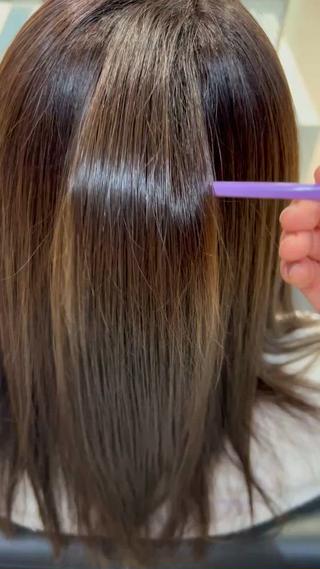 トリートメント効果でサラサラヘアーに大変身

髪質改善トリートメント
⇒ULTOWA  
   髪の毛を乾燥しずらい状態にして酸化を抑え、引き締めてくれます。 また繰り返していく事で保湿力が高まり、水分保持効果・引き締め効果によりキューティクルが整い艶感が格段にアップします

カラー剤と一緒に塗布することで時間もかからず最高
お仕上げにアイロンを通すことで髪の毛の中に密着てくれて長持ちの秘訣に 