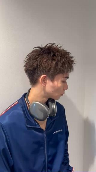 marron brownで春っぽく！
アップバングショート＋ブラウンカラー 