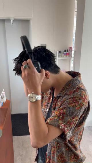 王道スパイキーショート！
襟足苦手な方でもも15ミリの長めで刈り上げると雰囲気寄せれます！ 