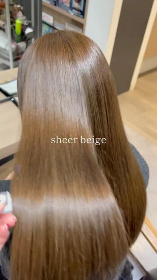 sheer beige
ブリーチなしでも透け感は出せます

カラーをするとどうしても髪にダメージを与えてしまうので、同時にトリートメントをすることをおすすめしております！

3stepトリートメントは、スチーマーを使って髪の内部まで補修するトリートメントです 