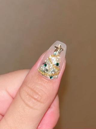 クリスマスツリーネイル
※パーツ一つにつき追加料金かかります。¥50- 