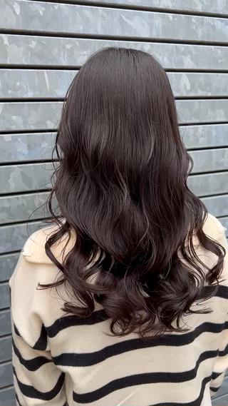 巻き髪が乾かすだけで叶う特別なパーマ
朝起きて崩したらパーマをつけるだけで可愛いコテ巻きに 