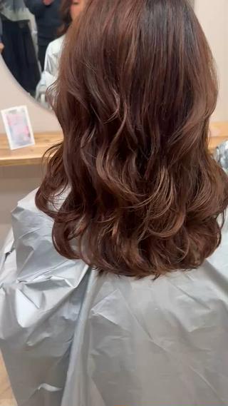 髪質改善が叶うコテ巻き風パーマ
ご来店時より手触りが良くなる特別なパーマです
縮毛矯正しててもこんな感じに可愛いカールがつけられます 