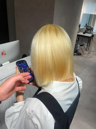 基本抜きっぱなしやホワイトなど履歴がかなり大切になるカラーです
1回では、完成しにくい場合があるので2〜3回来店して頂いて綺麗なブロンドやホワイトカラーにするのをオススメします
美容師選び悩まれてる方是非お待ちしてます 