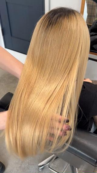 髪質改善カラーとケアブリーチで
ブリーチ毛でも艶々に 